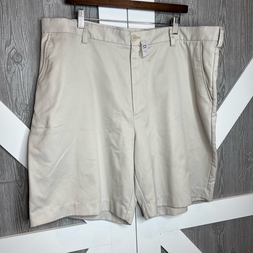 D16.24 IZOD Men’s 42 Straight Fit Golf Shorts